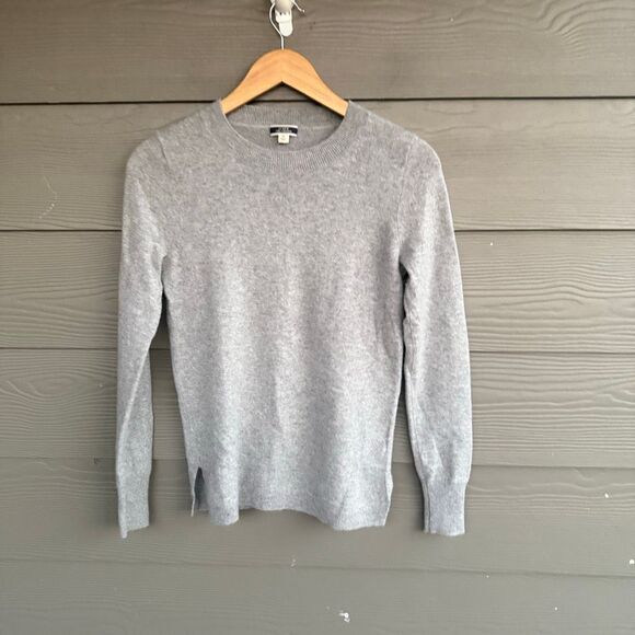 J Crew classic fit 100% cashmere sweater - Picture 2 of 7